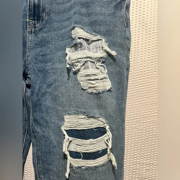 No Boundaries Distressed Blue Jeans - Picture 2 of 8